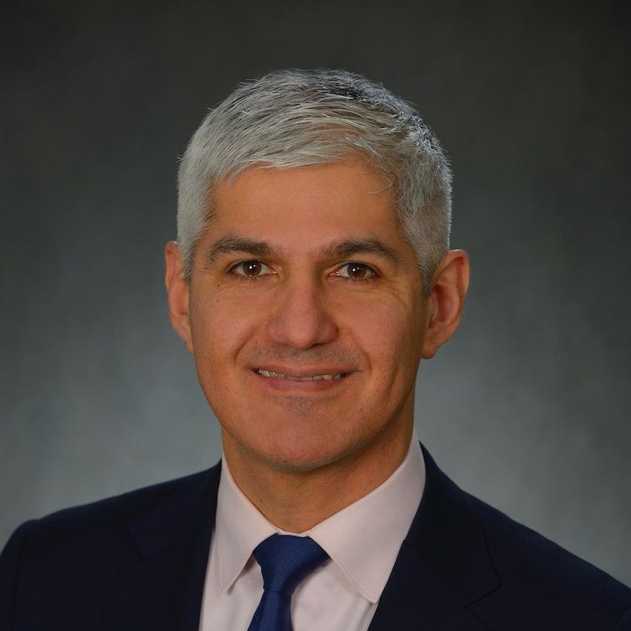 Dr. Alejandro Conejero, cirujano plástico